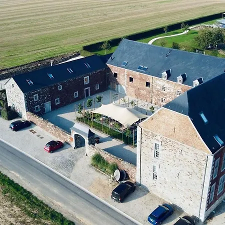 펜션 Fascinating Castle In Perwez-Haillot With Heating *