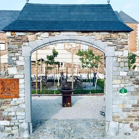 펜션 Fascinating Castle In Perwez-Haillot With Heating *